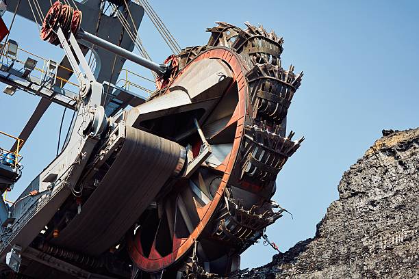 Equipo de manejo de material y alimentación en operación minera